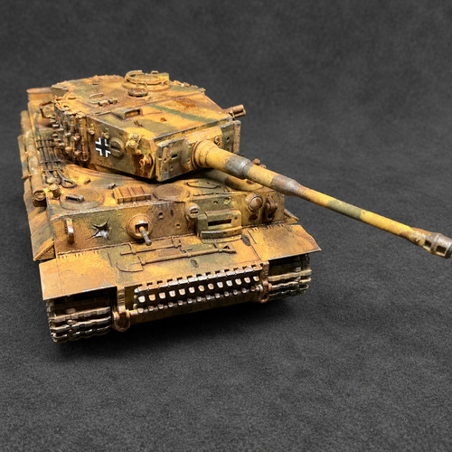 Tabletop plus painted tiger - plus,