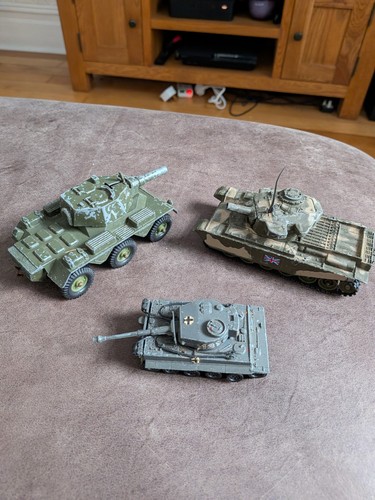 Military tanks diecast - military,
